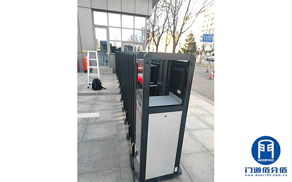 物管大廈紅門電動(dòng)伸縮門保養(yǎng)服務(wù)紀(jì)實(shí)