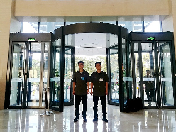 門道佰分佰自動門維修團隊四