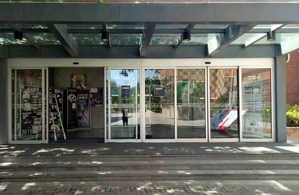 北京市私立匯佳學(xué)校自動(dòng)平滑門