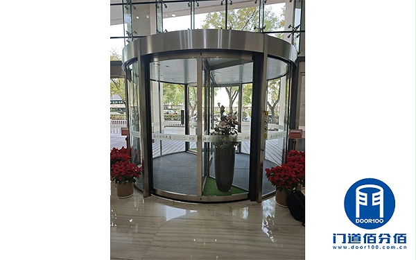 案例揭秘：多瑪凱拔旋轉門保養之道