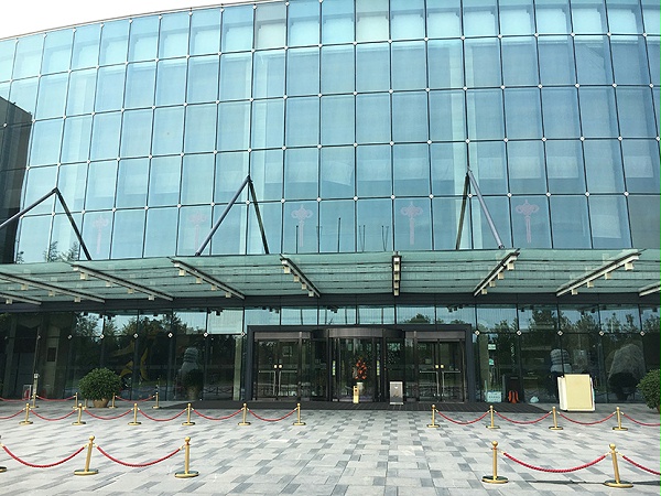 北京麗維賽德酒店自動旋轉門維修服務案例