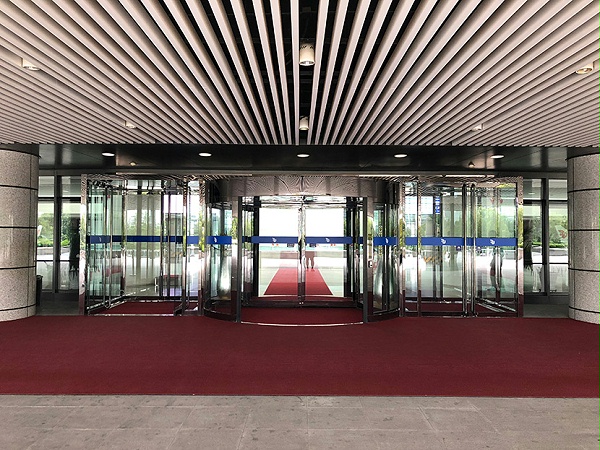 北京國航總部大樓自動旋轉(zhuǎn)門維修服務案例