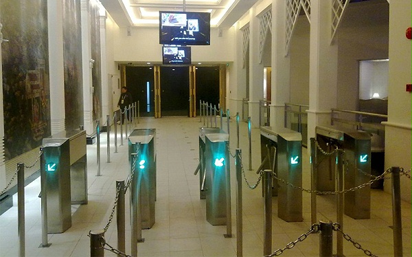 閘機為何能成為安防領(lǐng)域的重要組成部分