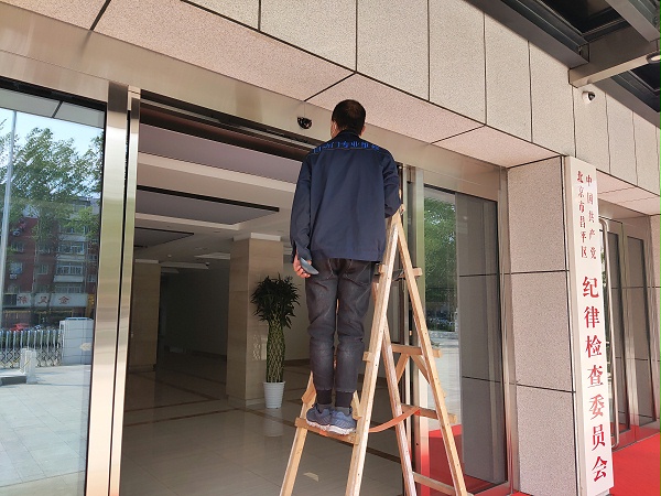 自動平滑門開門傳感器維修