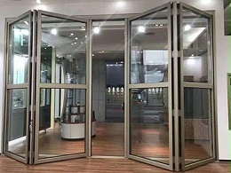 詳述什么是自動(dòng)（電動(dòng)）折疊門