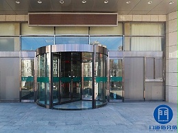 帶娃玩迷宮，旋轉門發明創意的源泉