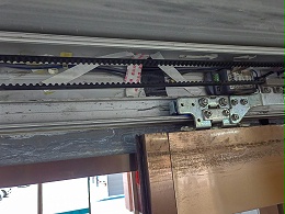 自動(dòng)門電線剮蹭問題