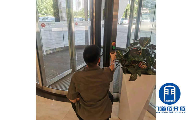 國電集團辦公大廈寶盾旋轉門保養案例