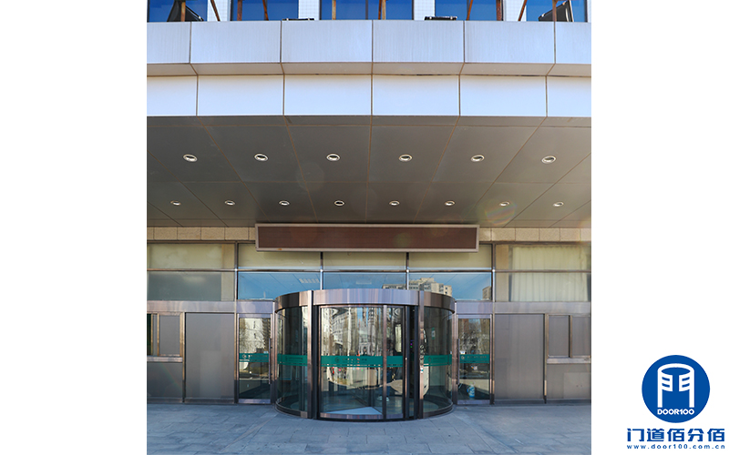 首都師范大學(xué)旋轉(zhuǎn)門保養(yǎng)清潔美化維修服務(wù)案例