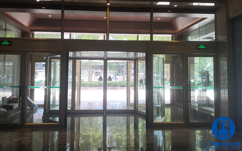 山東濟南某大廈出入口自動旋轉門拆裝服務案例