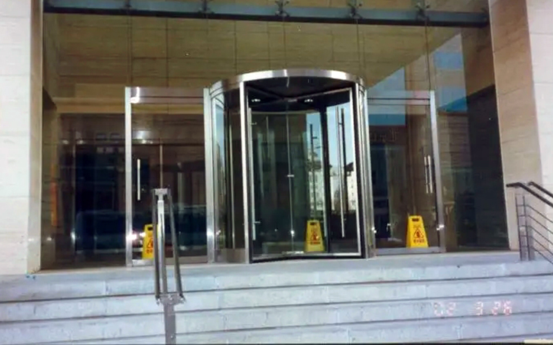 從技術角度解析旋轉門：結構、原理及設計安裝