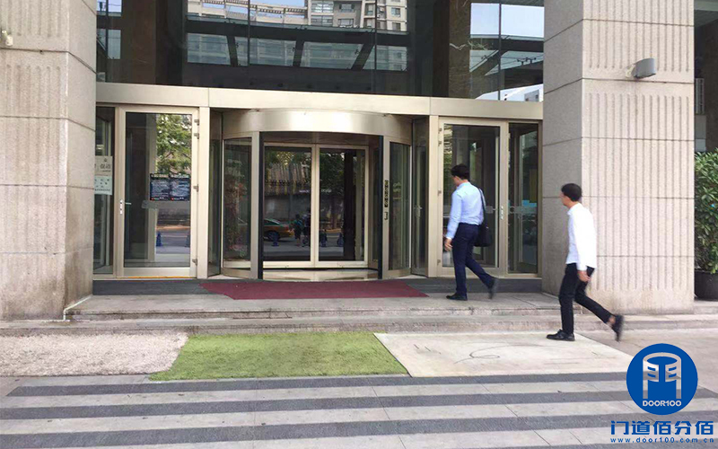 北京市某塔樓進(jìn)出口凱必盛（KBB）旋轉(zhuǎn)門定期大保養(yǎng)服務(wù)