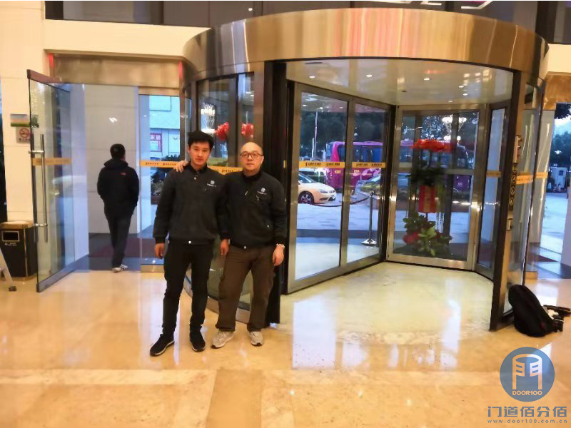 完成旋轉門保養