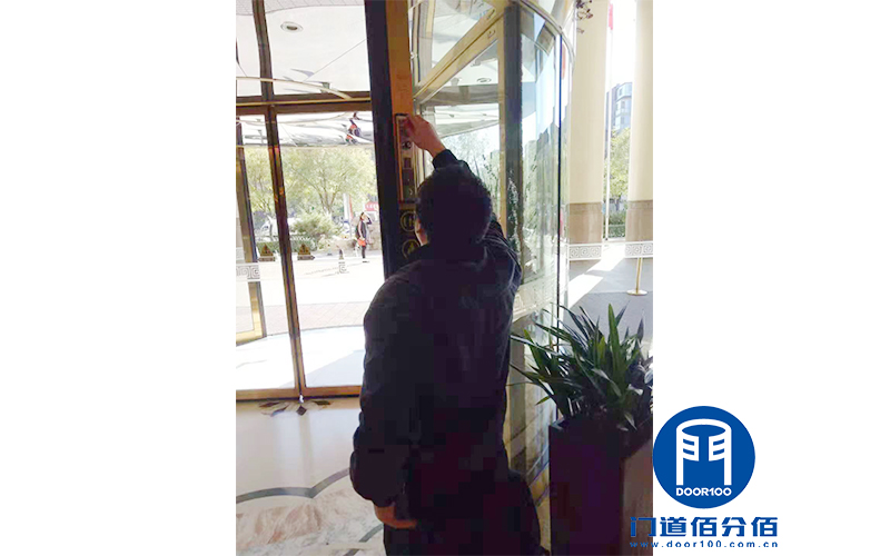 自動旋轉門運行模式與速度調整