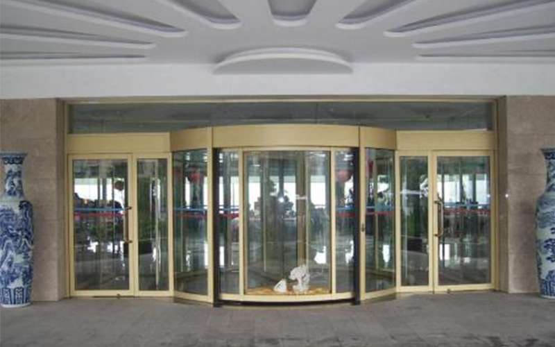 了解電動旋轉門使用注意事項，保證安全與提高壽命