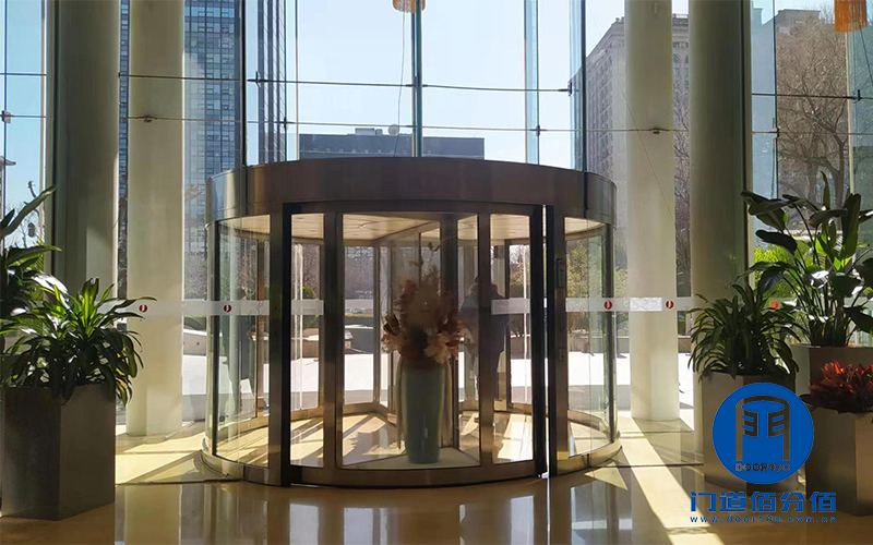 中國(guó)婦女活動(dòng)中心旋轉(zhuǎn)門保養(yǎng)過程實(shí)錄