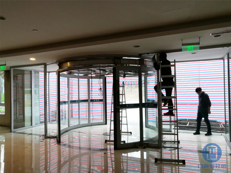 門道佰分佰旋轉門安裝