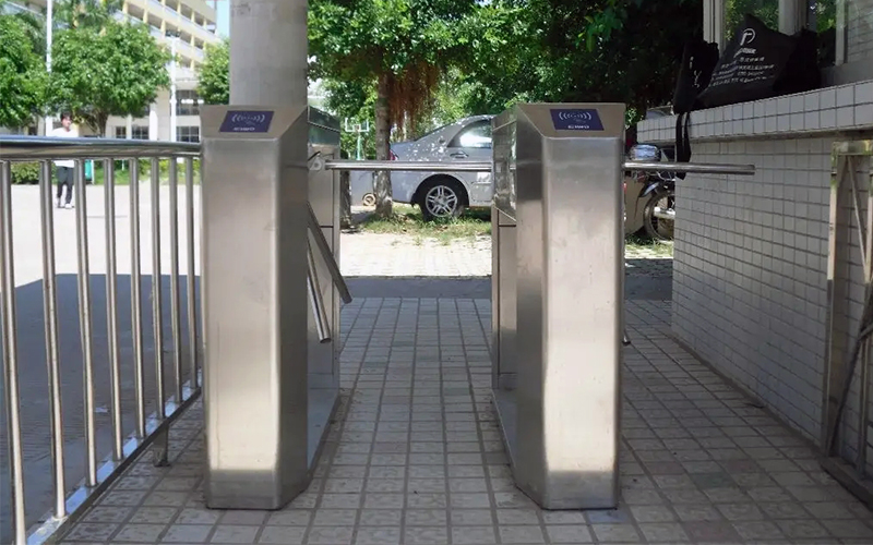 三輥閘機(jī)安裝應(yīng)該注意哪些？