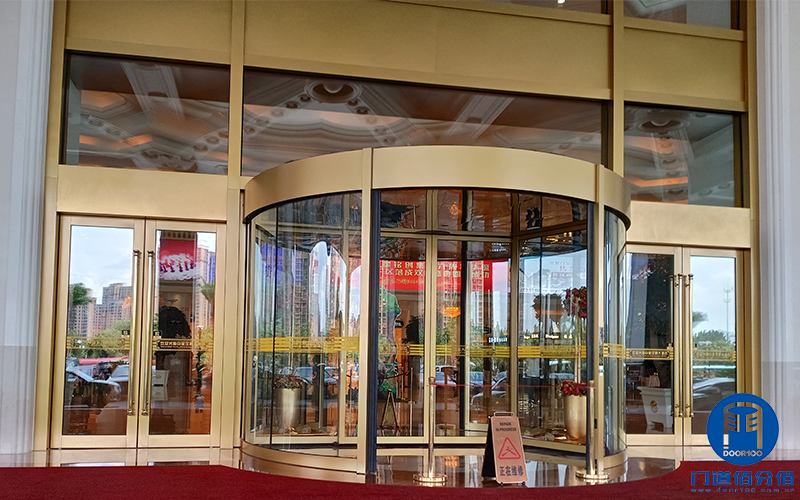 常州某酒店自動兩翼旋轉門足部安全升級服務