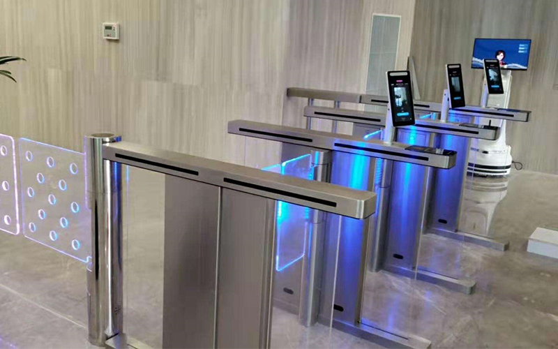 四方面對比介紹速通門與閘機(jī)的區(qū)別