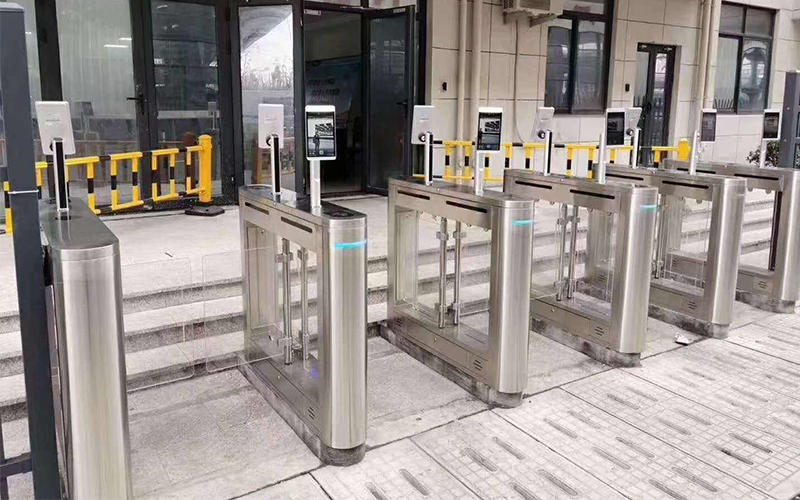 四方面對比介紹速通門與閘機(jī)的區(qū)別