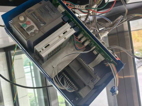 旋轉(zhuǎn)門控制器故障維修