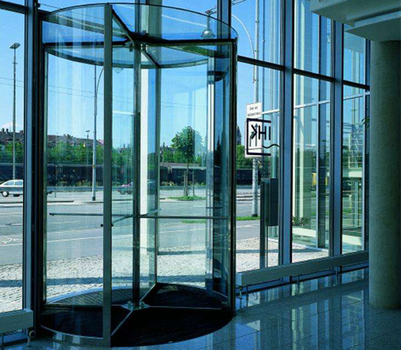 水晶旋轉(zhuǎn)門安裝技術要求及配件介紹