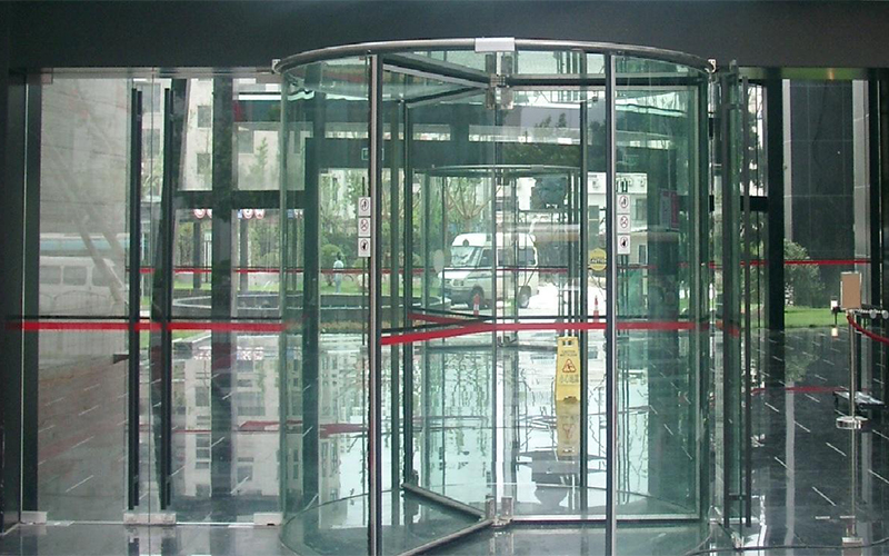 水晶旋轉(zhuǎn)門安裝技術要求及配件介紹