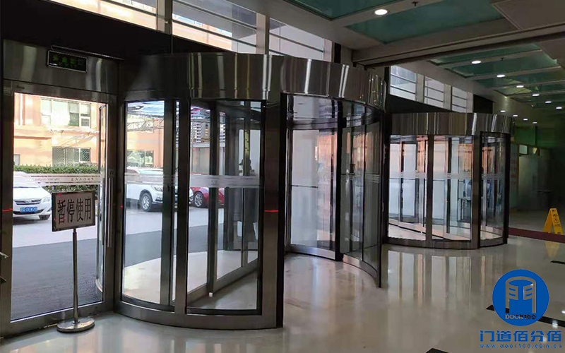 北京某大廈東南門自動旋轉門軌道翻新服務