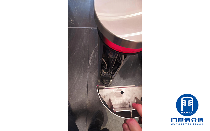 維修寶盾（BOON EDAM）擺閘擺門關(guān)不正故障3