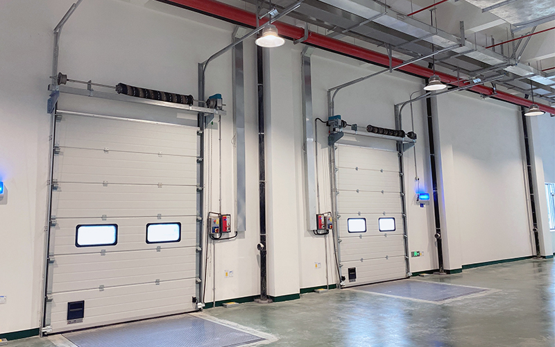 如何應對嚴寒天氣對工業提升門考驗？